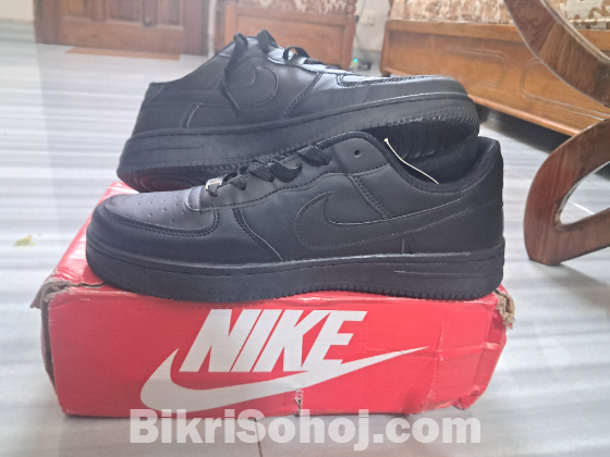 Nike jordan full black sneaker  ( new)